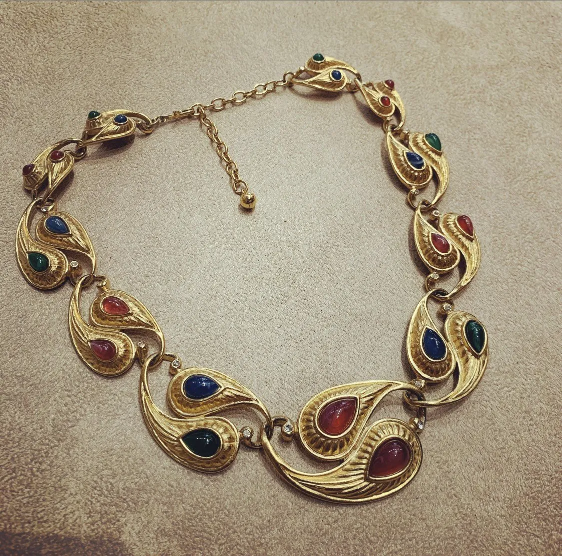 Vintage Trifari Necklace with ruby emerald sapphire glass stones gold